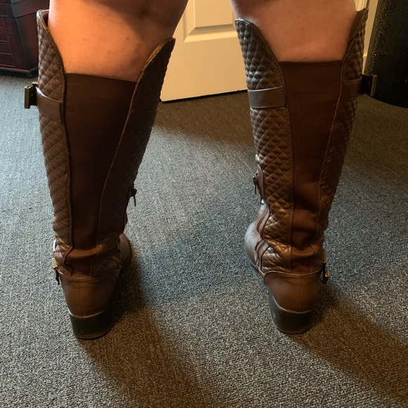 Ladies size 10 knee boots with buckle accent - Picture 3 of 9